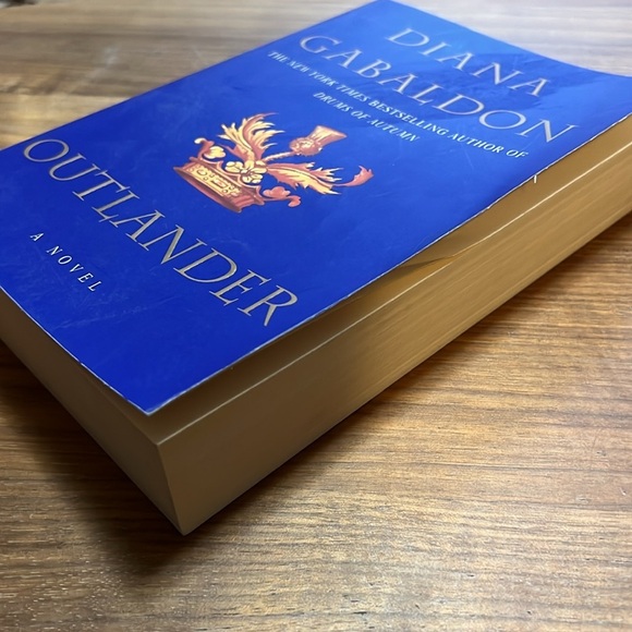 Outlander Diana Gabaldon First Book in Series Large Paperback 9 x 6 - Picture 4 of 4